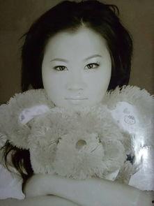 官雪花资料,从平凡到非凡，她的人生传奇