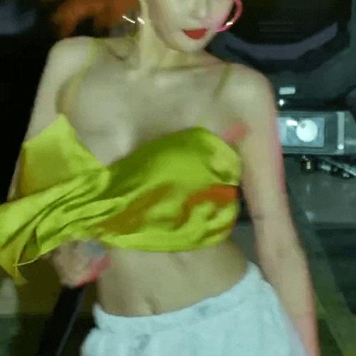 抓胸照片,揭秘人体美学与情感表达